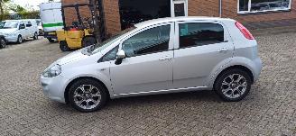 Damaged car Fiat Punto 0.9 73kw   clima navi 2017/6
