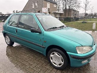 Vaurioauto  passenger cars Peugeot 106 XR 1.1 NIEUWSTAAT!!!! VASTE PRIJS! 1350 EURO 1996/1