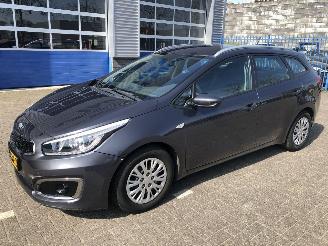 damaged commercial vehicles Kia Ceed 1.0 T-GDI COMFORTLINE 2016/5