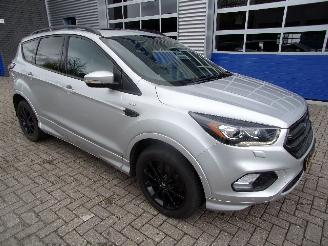 Salvage car Ford Kuga 1.5 ST-LINE 2017/1