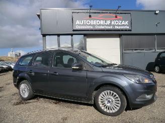 damaged passenger cars Ford Focus 1.6 TDCi Limited Edition AIRCO CRUISE NIEUWE APK 2010/4