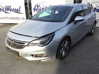 uszkodzony samochody ciężarowe Opel Astra 1.4 2017/2