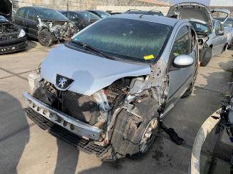 Voiture accidenté Peugeot 107 107, Hatchback, 2005 / 2014 1.0 12V 2011/8