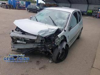 Auto incidentate Renault Twingo Twingo II (CN), Hatchback 3-drs, 2007 / 2014 1.5 dCi 90 FAP 2011/9