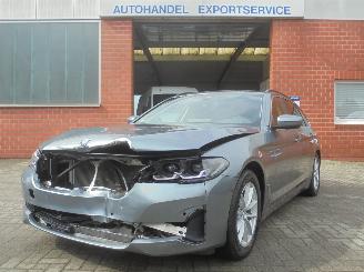 Damaged car BMW 5-serie 520d xDrive Hybride Professional 190pk 2021/3