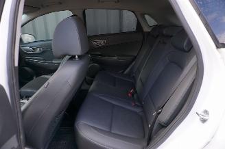 Hyundai Kona EV 64kWh 150kW Navigatie Premium picture 29