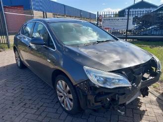 uszkodzony samochody osobowe Opel Astra Astra J (PC6/PD6/PE6/PF6), Hatchback 5-drs, 2009 / 2015 1.4 Turbo 16V 2011/11