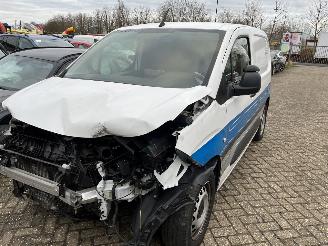 Unfall Kfz Wohnwagen Peugeot Partner 1.5 HDI 2020/2