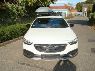 Salvage car Opel Insignia 2.0 TURBO 4X4 COUNTRY 260PK!! 2017/11