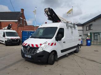 Schade bestelwagen Renault Master HOOGTEWERKER 2019/7