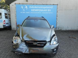 Damaged car Kia Carens Carens III (FG) MPV 2.0i CVVT 16V (G4KA) [106kW]  (09-2006/03-2013) 2010/8