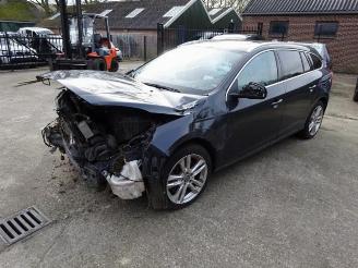 uszkodzony samochody osobowe Volvo V-60 V60 I (FW/GW), Combi, 2010 / 2018 2.4 D5 20V Autom. 2012/1