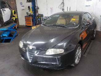 Damaged car Alfa Romeo GT GT (937) Coupé 2.0 JTS 16V (937.A.1000) [121kW]  (11-2003/09-2010) 2004/1
