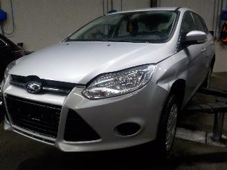 Schadeauto Ford Focus Focus 3 Wagon Combi 1.6 TDCi ECOnetic (NGDB) [77kW]  (05-2012/05-2018)= 2012