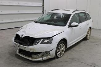 damaged passenger cars Skoda Octavia  2021/3