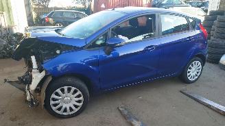 Schade bestelwagen Ford Fiesta 2013 1.0 XMJA Blauw Deep Impact Blue onderdelen 2013/10