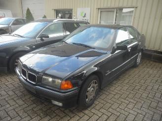 damaged passenger cars BMW 3-serie  1996/1