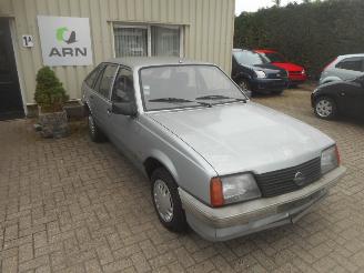 dañado vehículos comerciales Opel Ascona  1984/1