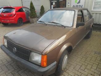 Coche accidentado Opel Kadett d 1981/1