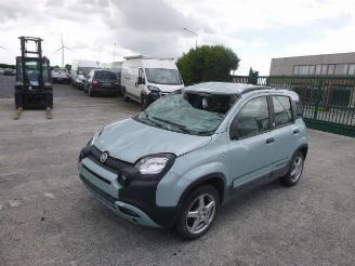 Vaurioauto  commercial vehicles Fiat Panda 1.0 HYBRIDE 2020/9
