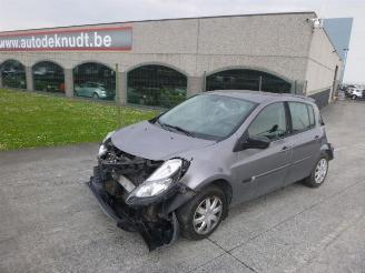 uszkodzony samochody osobowe Renault Clio 20-TH ANNIVERSA 2011/1
