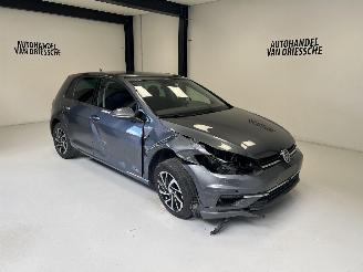 Damaged car Volkswagen Golf COMFORTLINE 2019/7