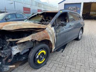 Damaged car Volkswagen Golf  2022/6