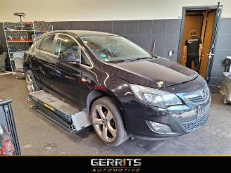 Coche accidentado Opel Astra Astra J (PC6/PD6/PE6/PF6), Hatchback 5-drs, 2009 / 2015 1.4 Turbo 16V 2011/5