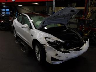 Salvage car Tesla Model 3  2021/3